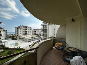 Balkón nebo terasa v ubytování Perfect Sea and Pool View Long Beach Apartment