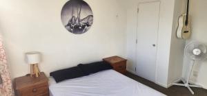 Una cama o camas en una habitación de DAD MONKeY