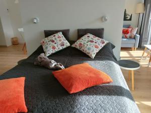 Ένα ή περισσότερα κρεβάτια σε δωμάτιο στο Apartamenty pod Dębowcem Apartament 44 Rowerek