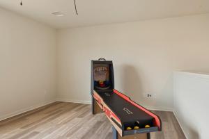 a small room with a video game system in it at Spacious 5BR Home near IAH airport - Sleeps 16 in Humble