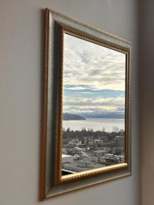 Fotografia z galérie ubytovania One Million-Dollar Vista Premium private ensuite Bedroom with Lake & City Views v destinácii Kelowna + 30 fotografií