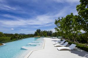 Πισίνα στο ή κοντά στο Laguna Beachside Retreat by IBG Property 4405