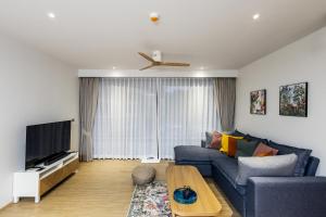 Μια τηλεόραση ή/και κέντρο ψυχαγωγίας στο Laguna Beachside Retreat by IBG Property 4405