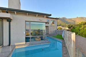 Πισίνα στο ή κοντά στο At Last Glentana Beach House