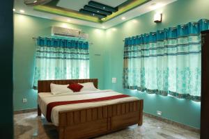 Postel nebo postele na pokoji v ubytování Beautiful Five Bedroom Villa Near Munnar