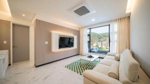 TV a/nebo společenská místnost v ubytování Gapyeong Casabella Pool Villa