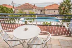 Bazén v ubytování Hotel Bavaria Trogir nebo v jeho okolí