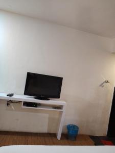 Μια τηλεόραση ή/και κέντρο ψυχαγωγίας στο The Ardens Hotel - Danga Bay, Johor Bahru - Formerly Known As Zoom Inn Hotel