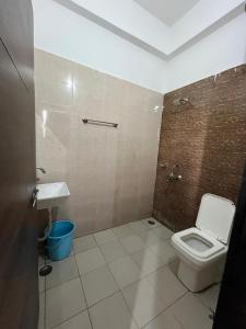 Un baño de Hotel P S Villa & Banquet