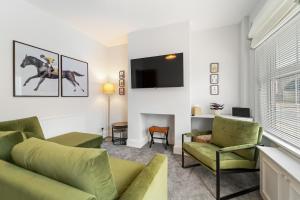 TV a/nebo společenská místnost v ubytování Stables End House