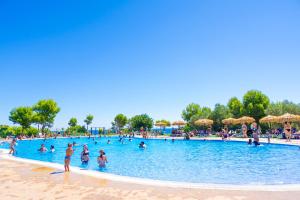 a group of people in a swimming pool at Camping Ametlla in L'Ametlla de Mar