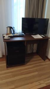 a wooden desk with a computer monitor on top of it at Perła Dalików in Dalików