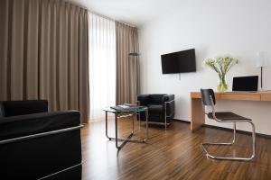 TV in/ali zabaviščno središče v nastanitvi GLANDON Rooms Elite