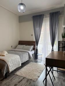 Postel nebo postele na pokoji v ubytování 800 steps from MAGIC - ΤΟ ΚΕΝΤΡΟ ΣΤΑ ΠΟΔΙΑ ΣΟΥ