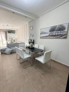 Posezení v ubytování 800 steps from MAGIC - ΤΟ ΚΕΝΤΡΟ ΣΤΑ ΠΟΔΙΑ ΣΟΥ