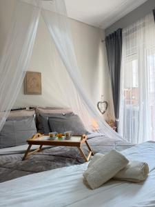 Postel nebo postele na pokoji v ubytování 800 steps from MAGIC - ΤΟ ΚΕΝΤΡΟ ΣΤΑ ΠΟΔΙΑ ΣΟΥ