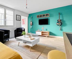 Μια τηλεόραση ή/και κέντρο ψυχαγωγίας στο Douce parenthèse pour deux à Bourges