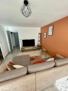 Televisyen dan/atau pusat hiburan di Appartement Centrale Confort
