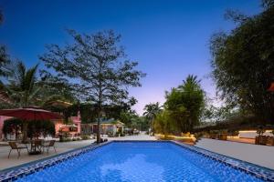 a swimming pool in the middle of a resort at Haishu Yuntian 