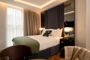 a hotel room with a bed and a mirror at The Hobson Cambridge by Adina in Cambridge