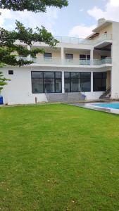 Κήπος έξω από το The Aamantran Greens