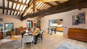 Χώρος καθιστικού στο TERRA DI SIENA 14, Emma Villas