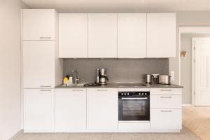 Kuchyň nebo kuchyňský kout v ubytování OSTKÜSTE - Kaiser Karl Design Apartments + 24 fotografií