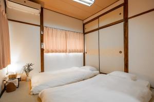 Ένα ή περισσότερα κρεβάτια σε δωμάτιο στο Jikka Japan