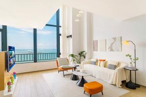 Χώρος καθιστικού στο Dreamscape villa xiaozhu loft apartment 100 meters to the beach