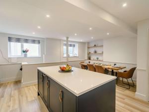 Kuchyň nebo kuchyňský kout v ubytování 4 Bed in Fowey 89366 + 21 fotografií
