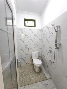 a bathroom with a toilet and a shower at Alap Stay-Inn in Candi +31 photos