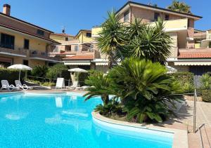 Bazén v ubytování Holihome Vascello B21 nebo v jeho okolí