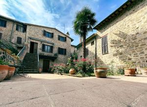a building with a palm tree in front of it at La Piazzetta in Bettona