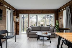 a living room with a couch and a table at Bergsgården Lodge Järvsö - Ski In Ski Out med bastu invid Järvsöbacken - OBS!!! BYTESDAGAR ÄR ENDAST TORS O SÖND OBS!!! in Järvsö
