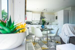 Istumisnurk majutusasutuses Spacious 2 Bed 2 Bath Apartment in Peterborough with 2 Parking Spaces