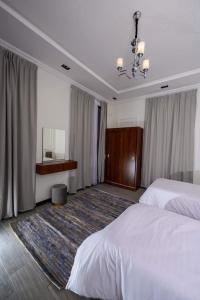 a bedroom with a bed and a dresser in it at شاليهات حياة رويال in Taif