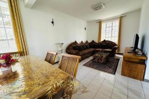 Μια τηλεόραση ή/και κέντρο ψυχαγωγίας στο Koala West Coast Escape +2 φωτογραφίες