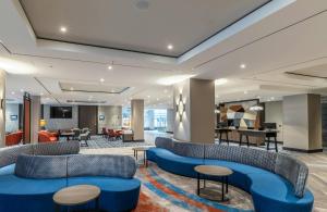 a lobby with blue couches and a waiting room at NYX Hotel Erfurt by Leonardo Hotels in Erfurt