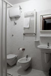 a white bathroom with a toilet and a sink at La dimora degli Etruschi in Civitella Cesi +23 photos