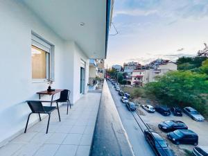Μπαλκόνι ή βεράντα στο ITHACA 3rd floor apartment with a view