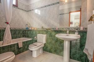 a bathroom with a toilet and a sink and a tub at Playa Paraiso Seaview in Adeje