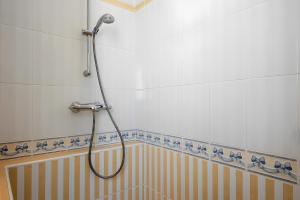 a shower with a hose in a bathroom at Au Paradis Des Hotes - Chambre Ile in Fouras