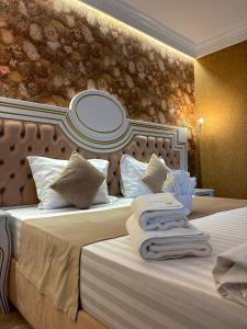 Ένα ή περισσότερα κρεβάτια σε δωμάτιο στο Cardinale Resort +43 φωτογραφίες