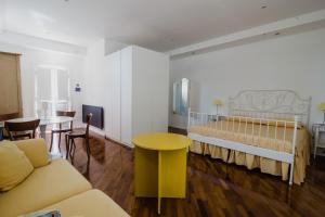 A bed or beds in a room at Agriturismo Le Vigne del Conero