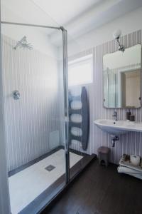 A bathroom at Agriturismo Le Vigne del Conero Még 25 kép