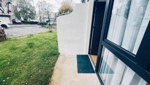 an open door of a house with a window at Baadenberger stay 1 in Cologne