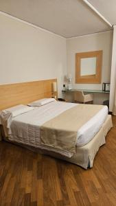 Ένα ή περισσότερα κρεβάτια σε δωμάτιο στο Country Hotel Borromeo +12 φωτογραφίες