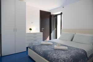 a bedroom with a bed with two towels on it at Casa Vacanza "Marinella" in Sulmona