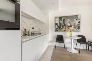 Køkken eller tekøkken på FIRST Modern Studio/ balcony/ free car park/ 2P