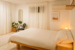 Ένα ή περισσότερα κρεβάτια σε δωμάτιο στο ממלכת הצפון דירת אירוח על נחל הבניאס